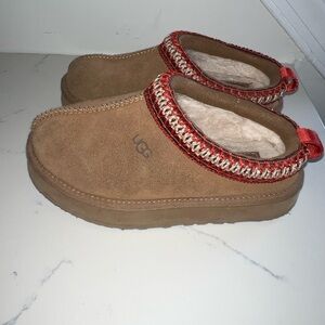 Girls UGG Chestnut Suede Tasman shoes